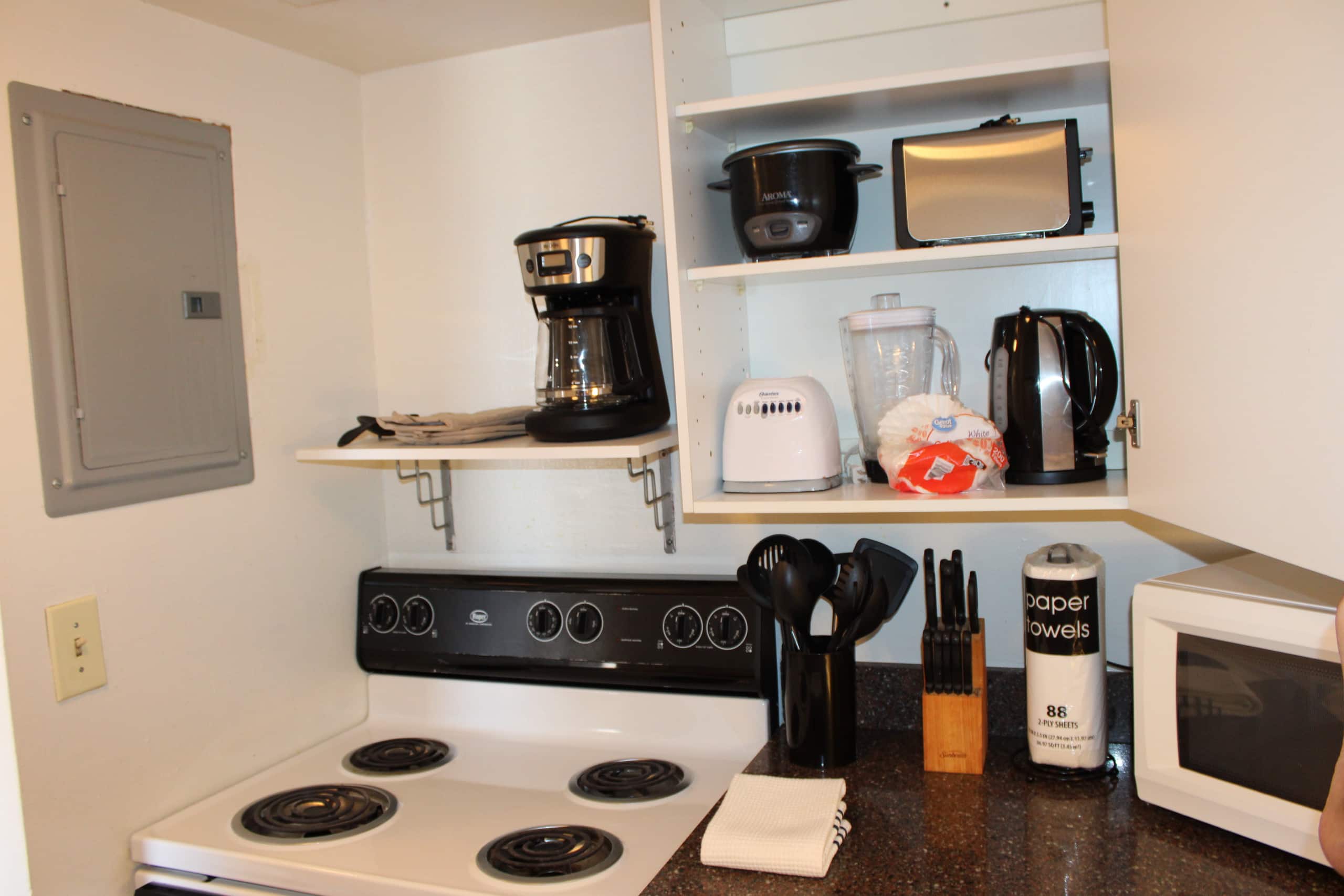 Condo in Honolulu · ★4.78 · 1 bedroom · 2 beds · 1 private bath - Image 13
