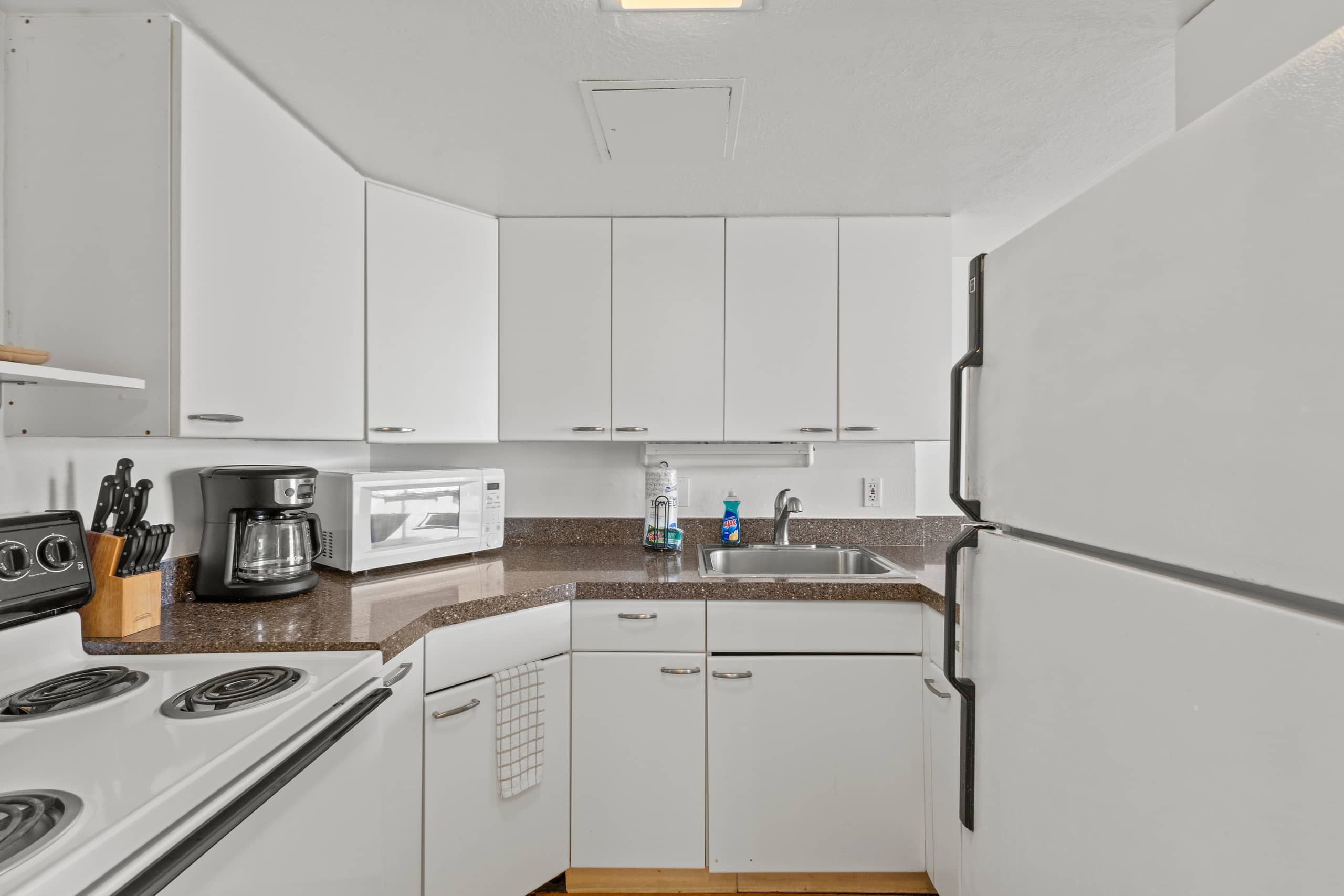 Condo in Honolulu · ★4.78 · 1 bedroom · 2 beds · 1 private bath - Image 4