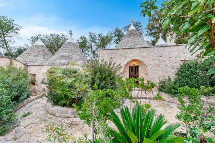 Portico – Heated pool -Trulli 4 apartments gallery image 2