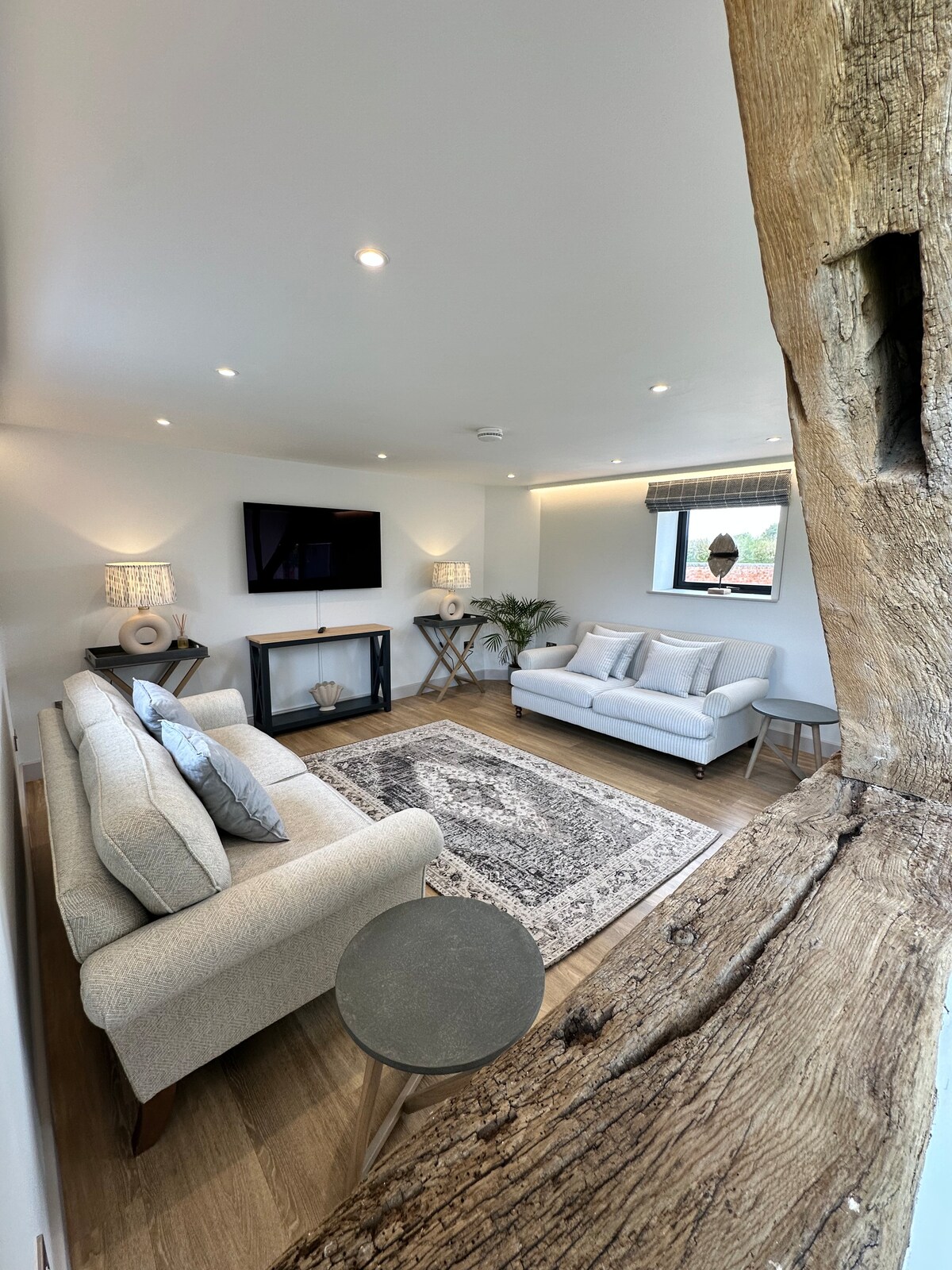 Popular Airbnb listing: Codborough Barn in Warwickshire