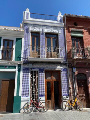 Artisan Haven: El Cabanyal Oasis gallery image 2
