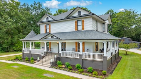 Victorian mini mansion near Lake Greenwood