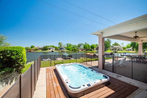 Spacious Lakefront: Perfect for 18+, Boat Rentals!