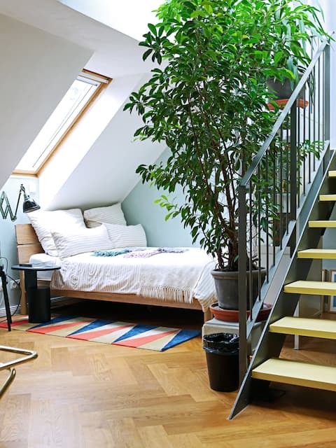 Top performing Airbnb: Beautiful and quiet retreat on Helmholtzplatz in Prenzlauer Berg