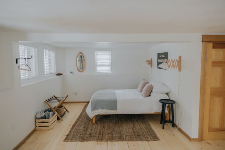 Full-Size bed with Casper Mattress and quality linens