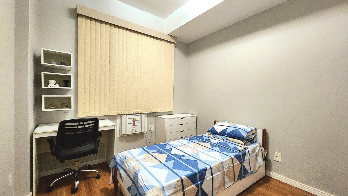 ห้องเงียบสงบห้องที่สองมีเครื่องปรับอากาศและบิคามะปริญญาตรีและพื้นที่ทำงาน