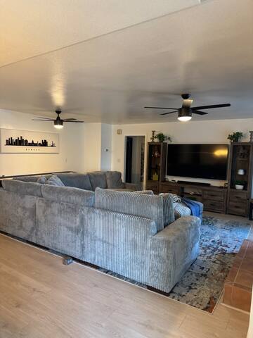 RARE FIND 2000 SQ ft 17th FLOOR CONDO gallery image 5