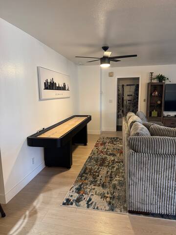 RARE FIND 2000 SQ ft 17th FLOOR CONDO gallery image 4