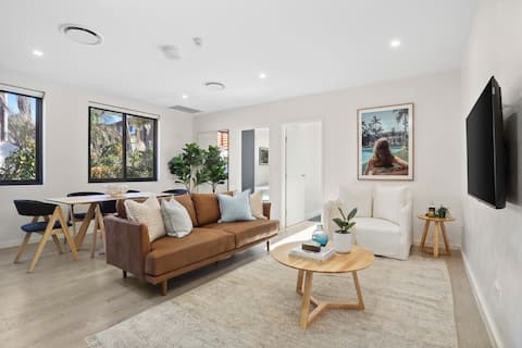 X Brand New beachside 2BR apt in prime Location!