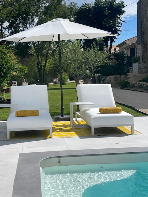 Charming house for 14 people, private heated pool