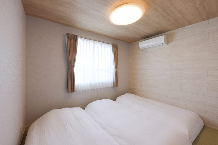 ห้องทาทามิ 1: ฟูกนอนสูงสุด 3 หลัง