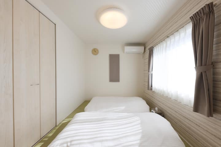 ห้องทาทามิ 2: ฟูกนอนไม่เกิน 3 หลัง