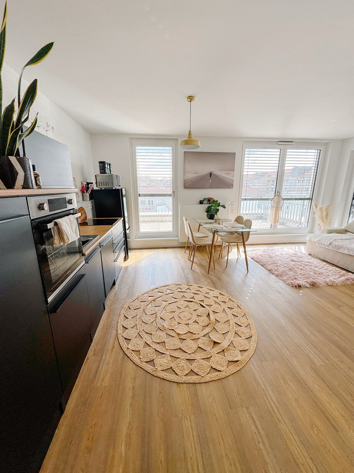 Top performing Airbnb: MALI Mornings | Cozy & Sunny City Loft Apartment in Zollstock