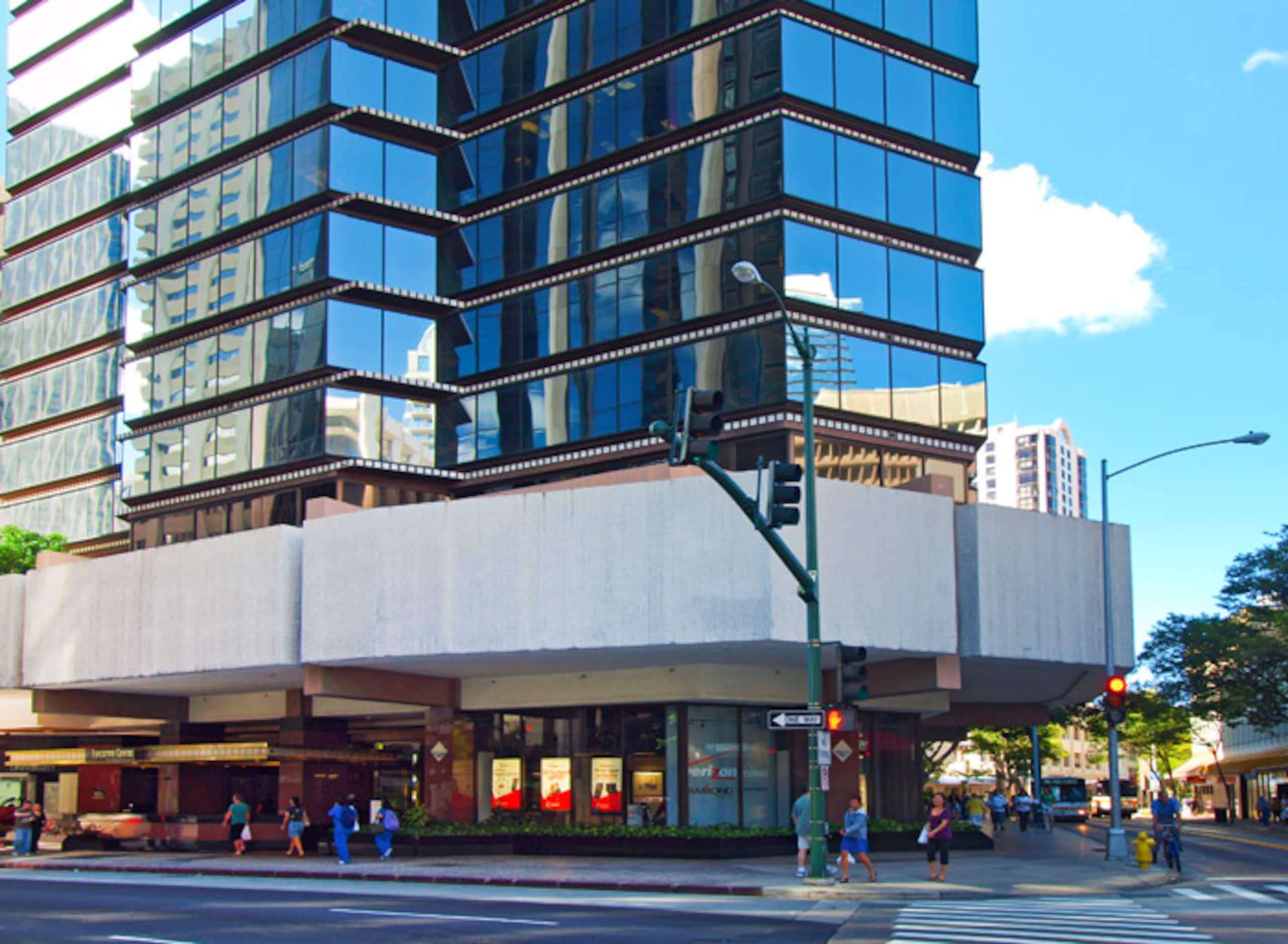 Downtown Honolulu 1 Bedroom Suite Executive Centre - Image 14