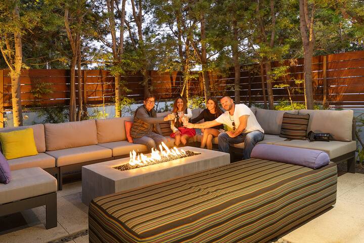 Architectural Masterpiece with Roof Deck gallery image 5