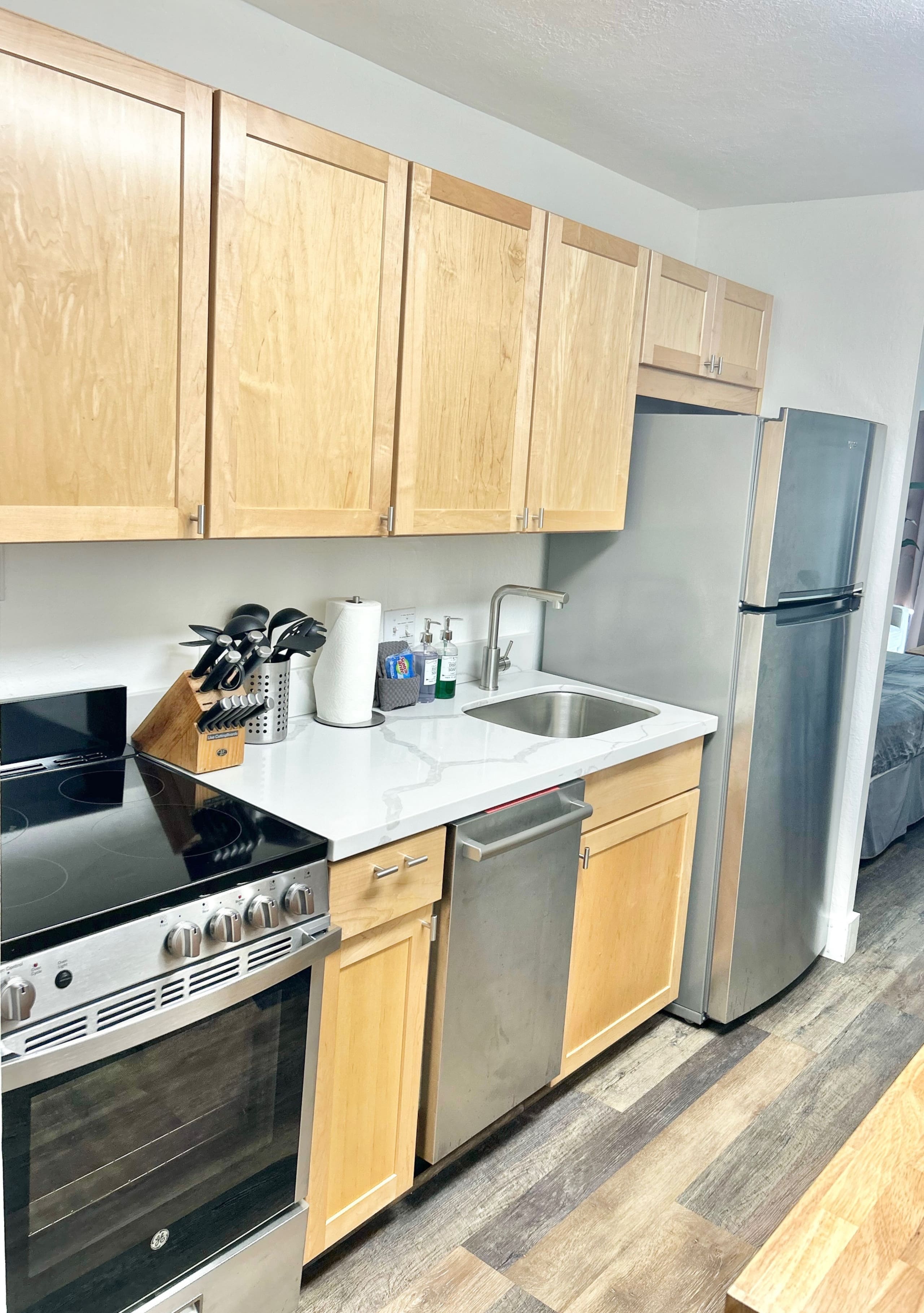 Across from Beach, Clean Condo with Pool & BBQ! - Image 4