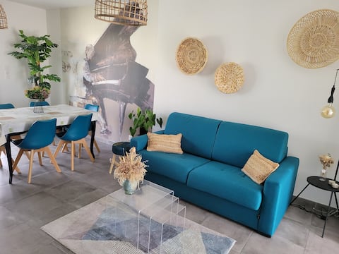 Top Airbnb: Quiet waterfront house with piano & enclosed garden in La Plaine Sur Mer