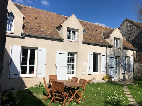House 5 mn from Fontainebleau/1 hour from Paris