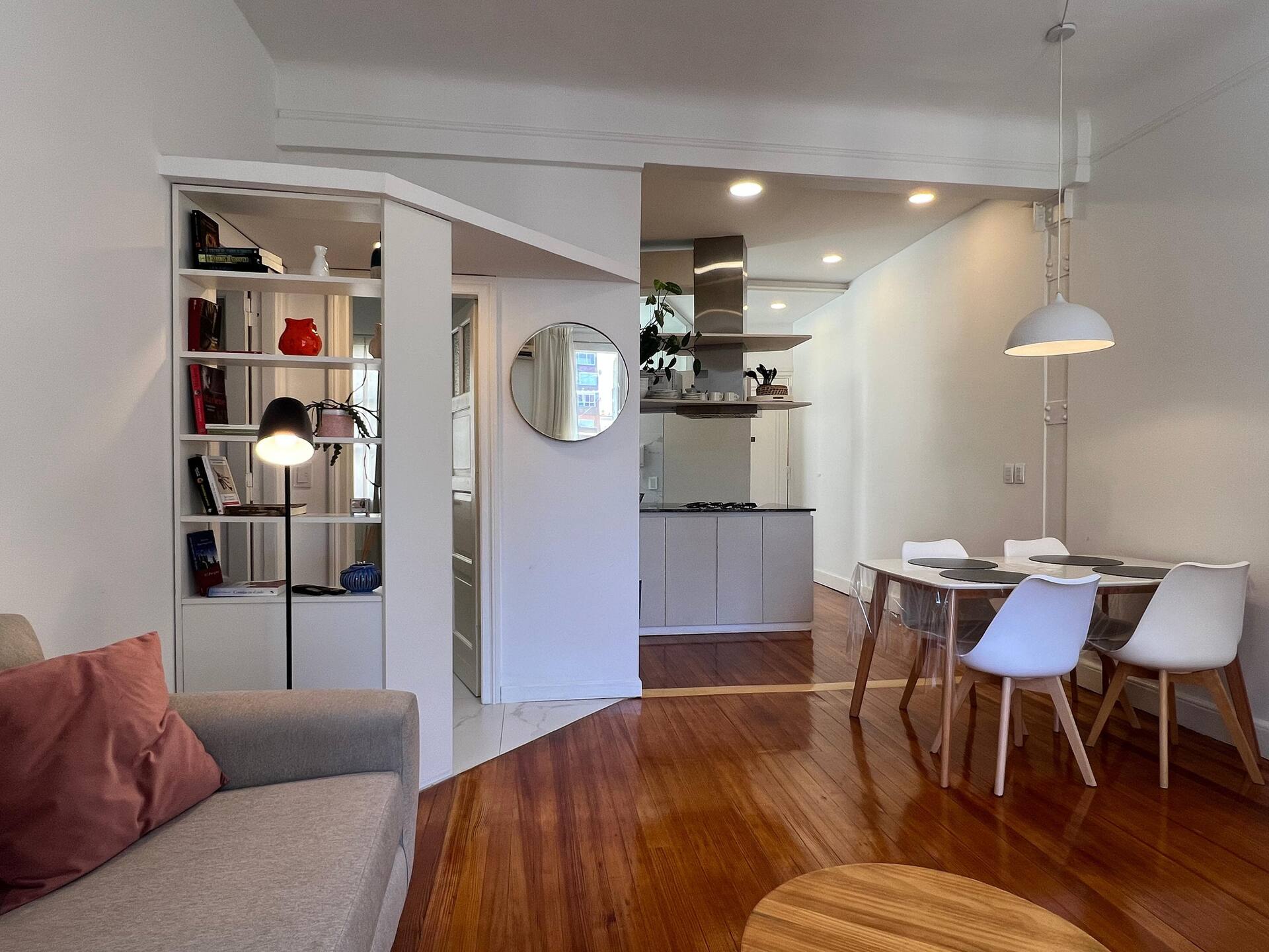 Remodelled two-bedroom apartment in Retiro