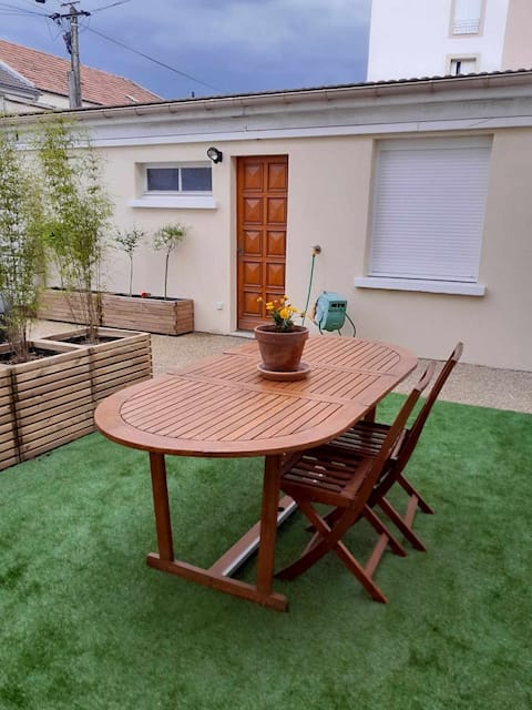 Studio near Paris with outdoor space