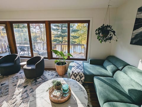 Riverfront Retreat | King Beds & Soaking Tub