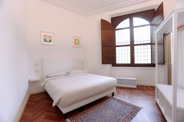 4 Bedrooms +4 Bathrooms+ LIFT | Novella Boutique gallery image 3