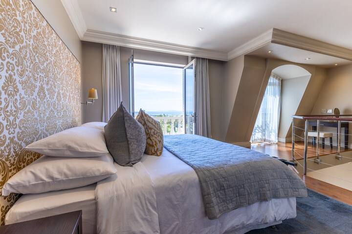 Luxurious Double Story Apartment – CR705 gallery image 4