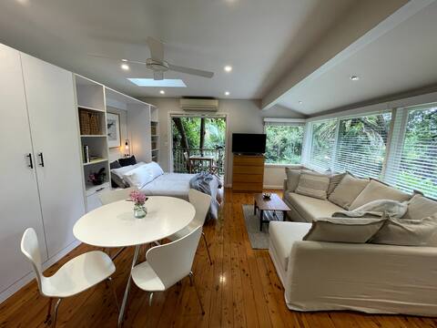 Backyard studio 450m walk to Avalon Beach village