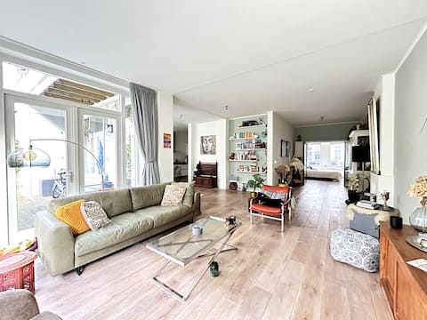 Top Airbnb: Double Ground Floor Apartment with Garden in Overtoomse Sluis