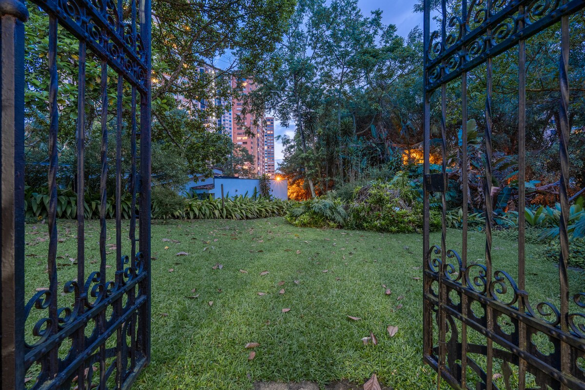 5BR Villa in Medellín — photo 1