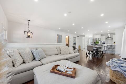 The Nautical Nook   |    Large Luxury House