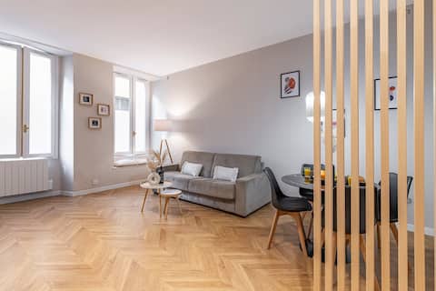 Top performing Airbnb: Perfect location and modernity in Nice