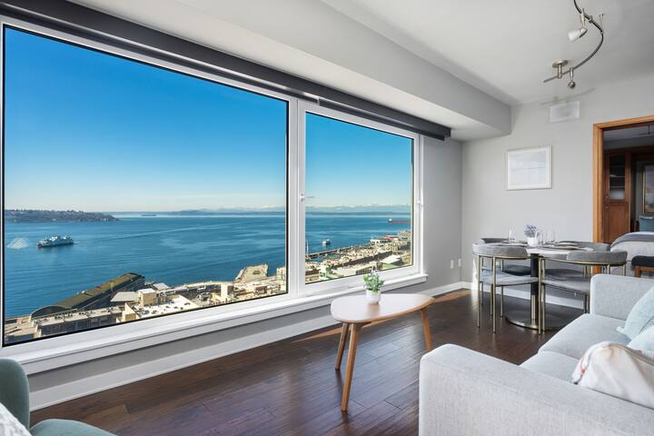 Best View in Seattle – 2BR w/ Parking, Pool, A/C gallery image 3