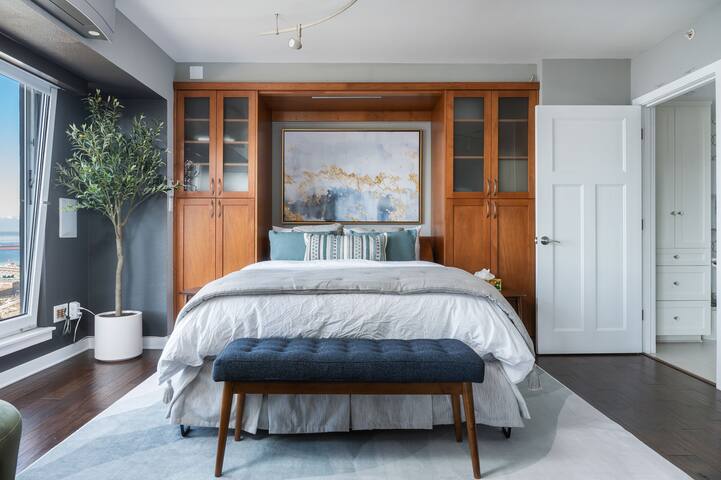 Best View in Seattle – 2BR w/ Parking, Pool, A/C gallery image 4