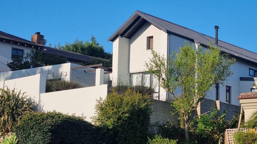 Family Home in Northern Suburbs of Cape Town gallery image 2