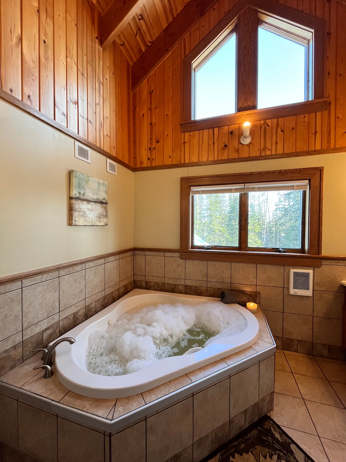 LAKE LUXE! PoolTable-Wifi-Jacuzzi-Ping Pong-Views! - Cabins for Rent in ...