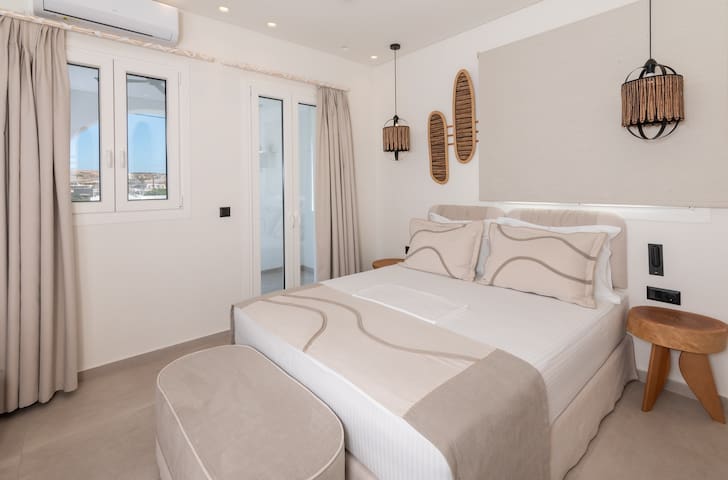 Aristotle Suites, Aegle