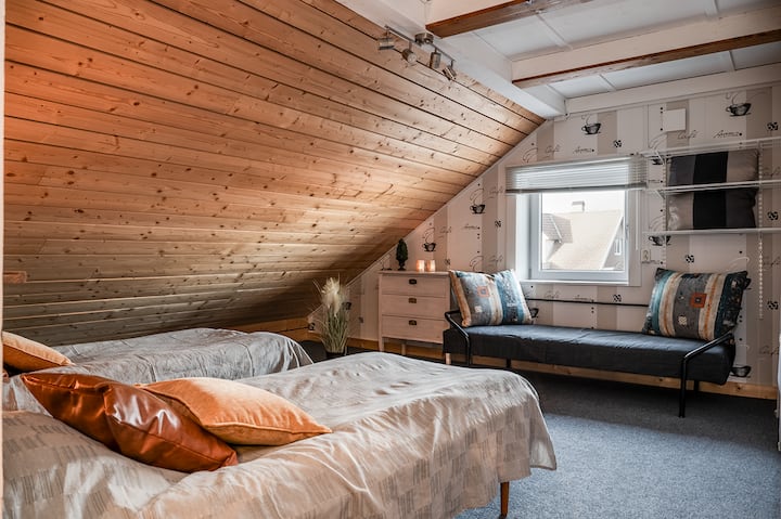 Chumba cha kulala kwenye 1, sakafu yenye vitanda 3 vya mtu mmoja