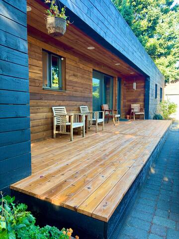 Location! Hip and Modern Zen in SE