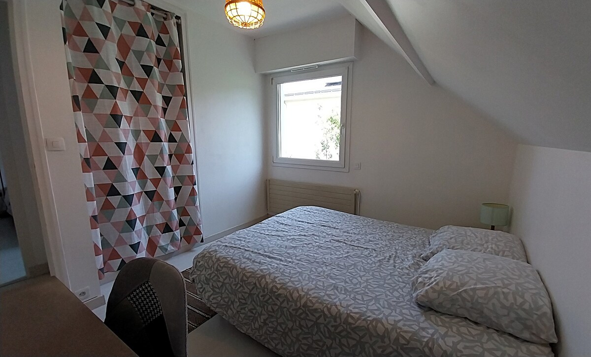 Spálňa 3 s manželskou posteľou 140 x 190 cm