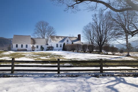Green Mountain Country Retreat w/Firepit & Hot tub
