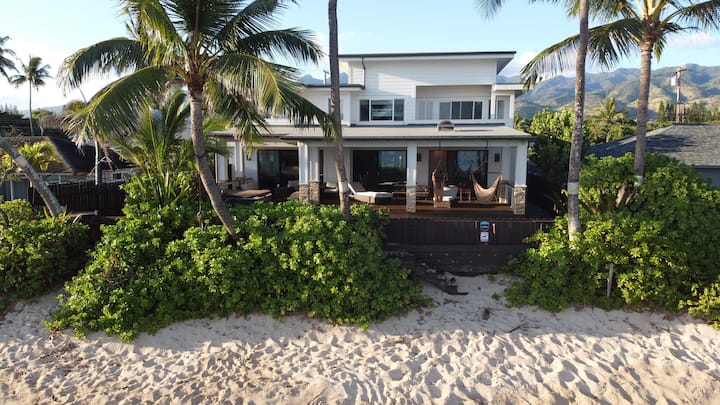 Luxury North Shore Private Beach Front  Retreat!