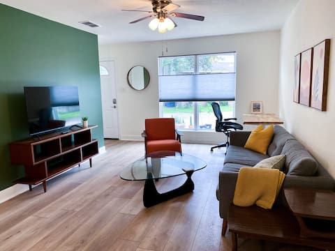 Top performing Airbnb: Bright and stylish two bedroom in South Austin in Garrison Park