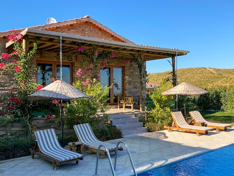Stone house with large garden and private pool