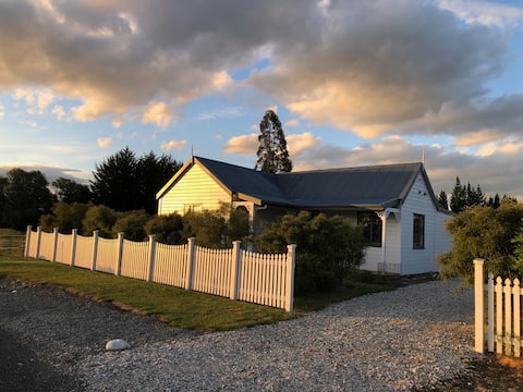 Ida Cottage - luxuriate in Lumsden