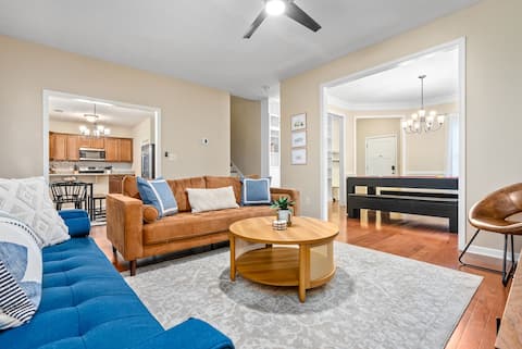 3.5mi to Campus | Patio+Grill | RTJ | Sleeps 12