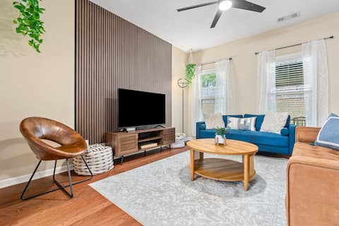 Successful Airbnb property: 3.5mi to Campus | Patio+Grill | RTJ | Sleeps 12 in Auburn / Opelika