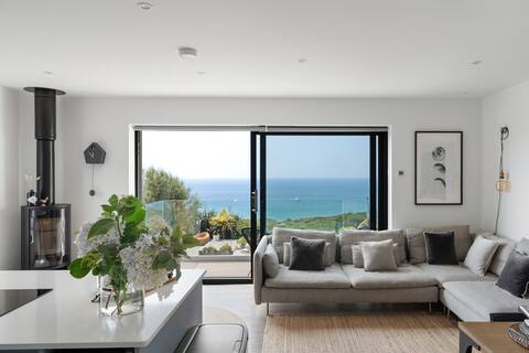 Beachside family home, amazing views, dog friendly