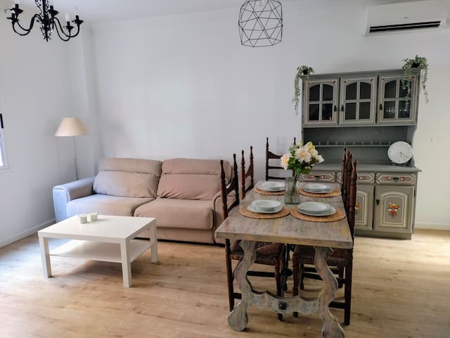 Entire home with 2 bedrooms in Tarragona - Bonito piso  junto al mar y el Port Aventura, TGN