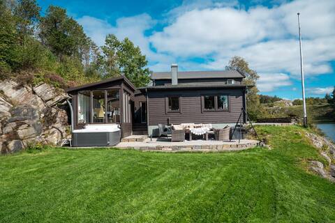 Exclusive Sea Cottage – Panoramic Views & Jacuzzi